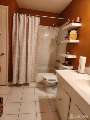 3 Twin River Drive K, Hightstown, NJ 08520