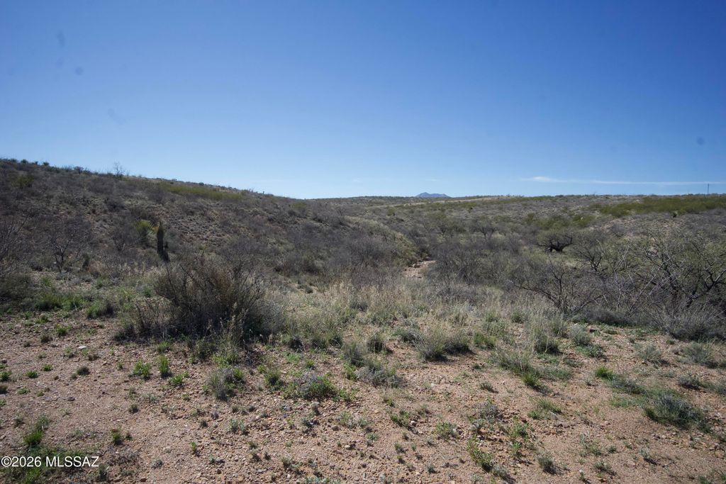 Image 10 of property listing at 15670 E Marsh Station Road, Vail, AZ 85641