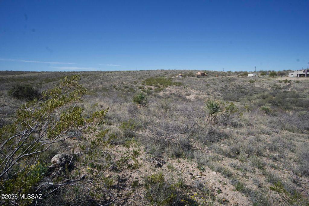 Image 15 of property listing at 15670 E Marsh Station Road, Vail, AZ 85641