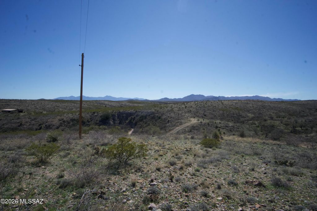 Image 3 of property listing at 15670 E Marsh Station Road, Vail, AZ 85641