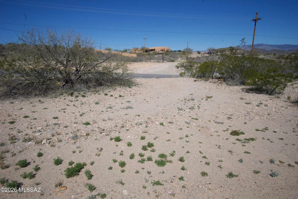 Image 4 of property listing at 15670 E Marsh Station Road, Vail, AZ 85641