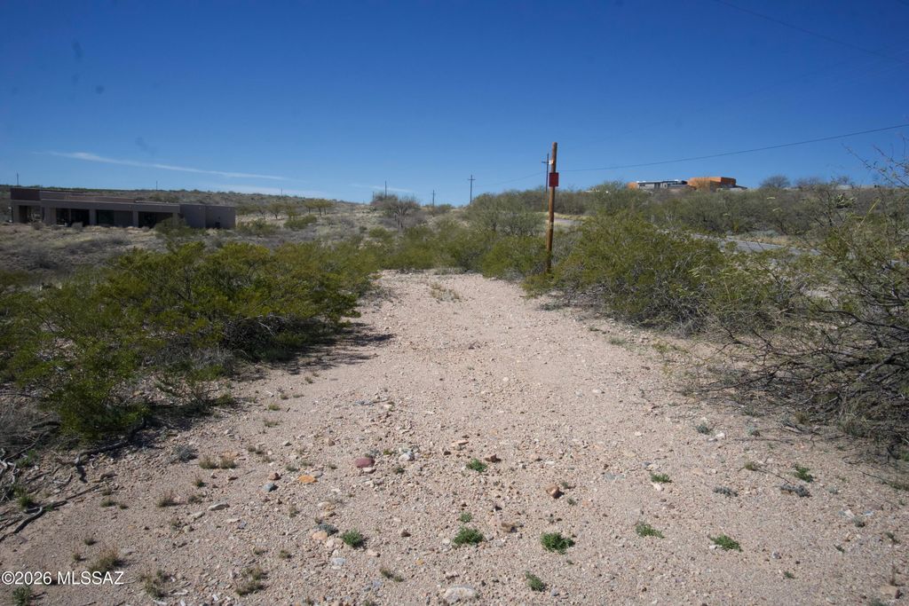 Image 5 of property listing at 15670 E Marsh Station Road, Vail, AZ 85641