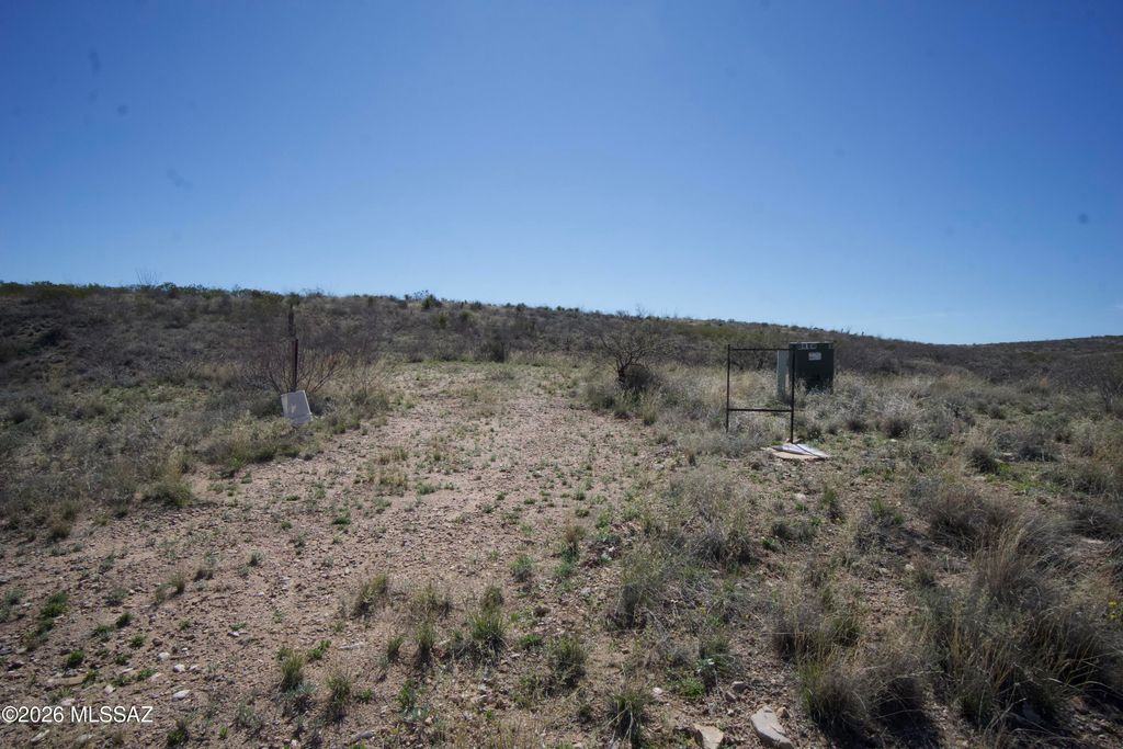 Image 7 of property listing at 15670 E Marsh Station Road, Vail, AZ 85641