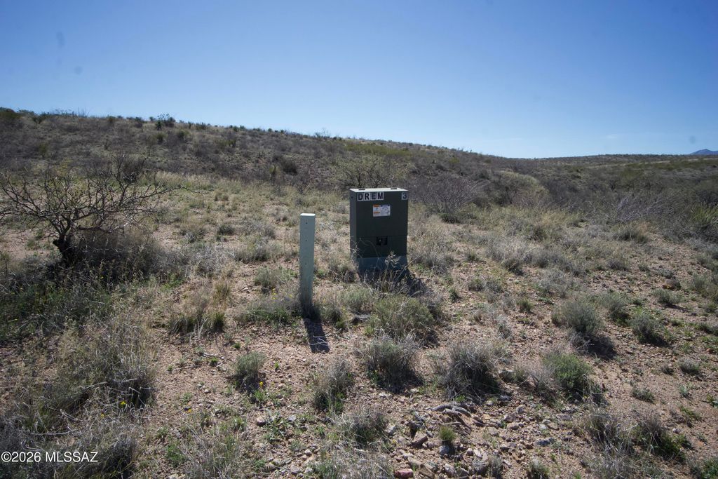 Image 8 of property listing at 15670 E Marsh Station Road, Vail, AZ 85641