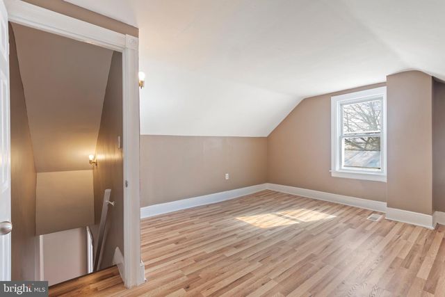 109 THOMPSON ST, Burlington, NJ 08016