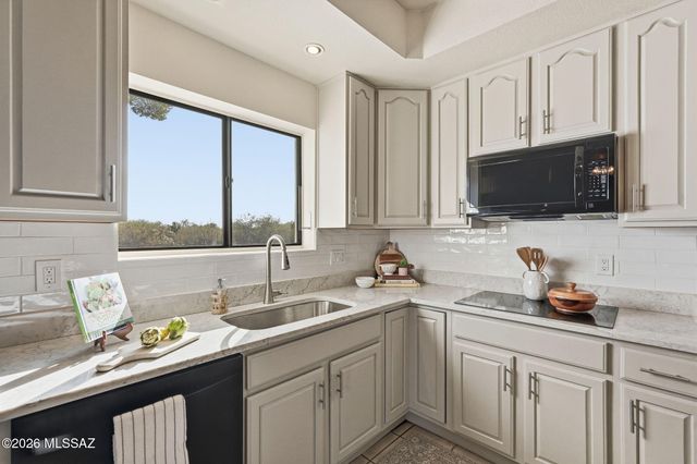 7611 S Ave De Belleza, Tucson, AZ 85747