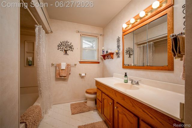 10086 N Lewis Road, Thetford Township, MI 48420
