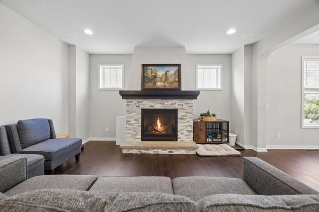16315 Envoy Way, Lakeville, MN 55044