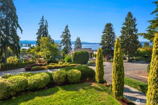 4600 92nd Avenue NE, Yarrow Point, WA 98004