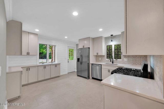 21 Park Avenue, Hazlet, NJ 07730