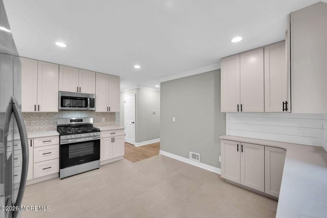 21 Park Avenue, Hazlet, NJ 07730