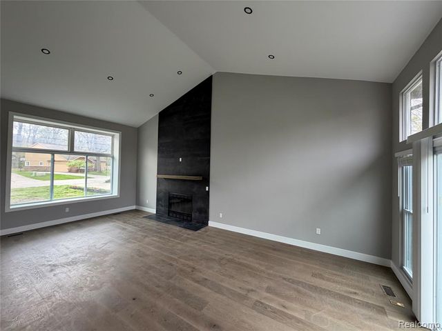 5140 Woodrun Court, West Bloomfield, MI 48323