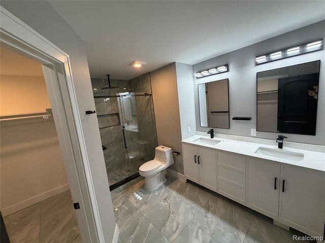5140 Woodrun Court, West Bloomfield, MI 48323