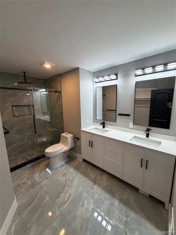 5140 Woodrun Court, West Bloomfield, MI 48323