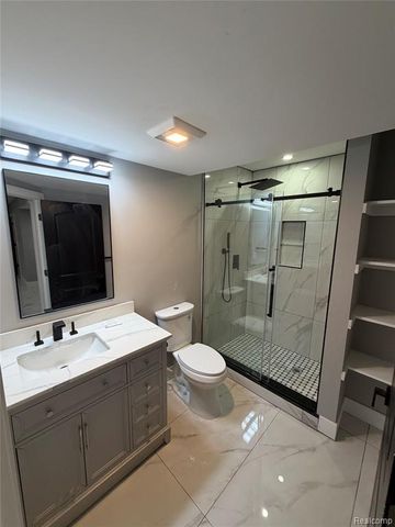 5140 Woodrun Court, West Bloomfield, MI 48323