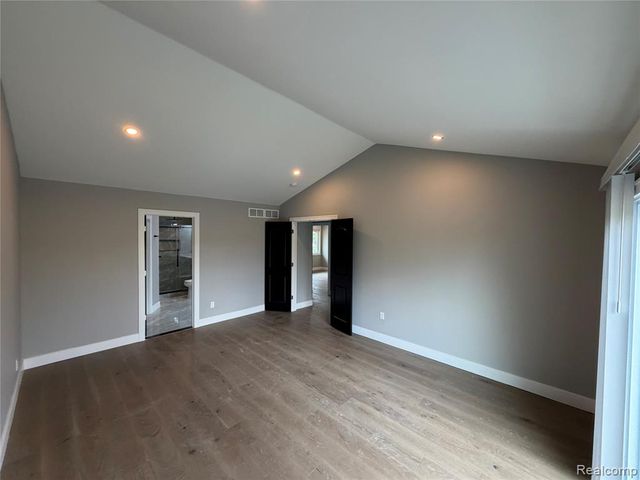 5140 Woodrun Court, West Bloomfield, MI 48323