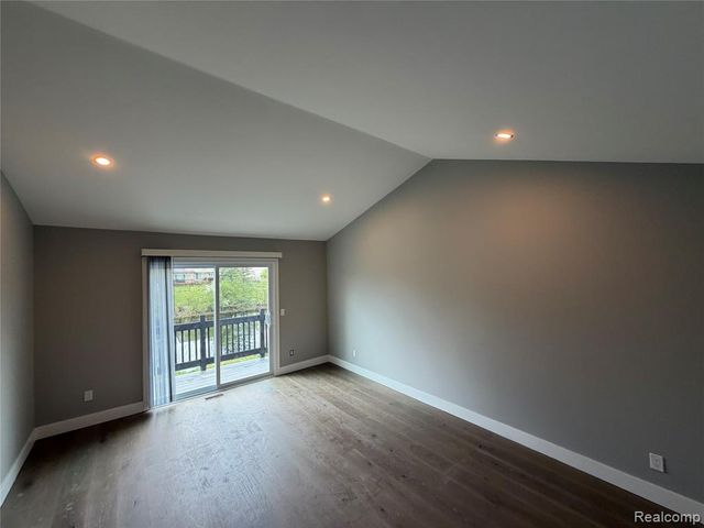 5140 Woodrun Court, West Bloomfield, MI 48323