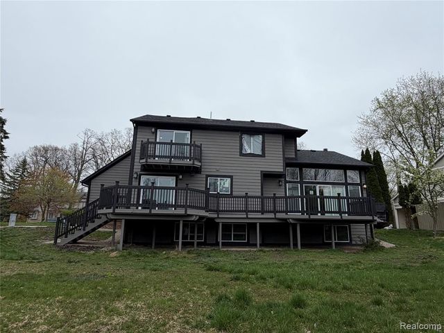 5140 Woodrun Court, West Bloomfield, MI 48323