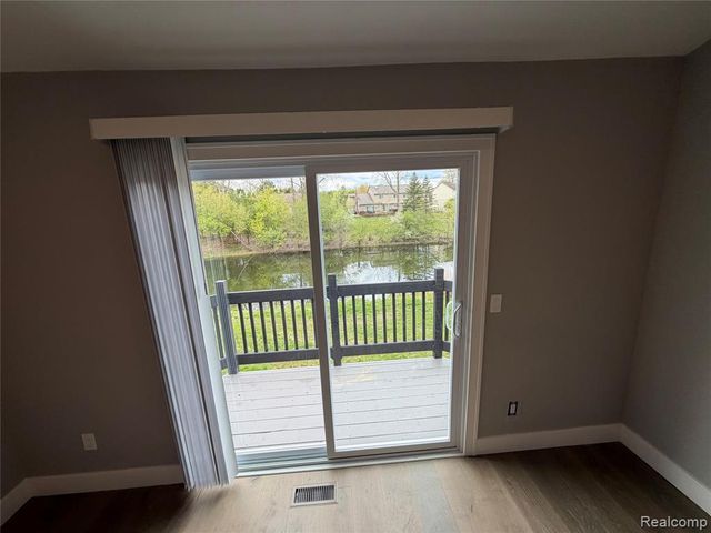 5140 Woodrun Court, West Bloomfield, MI 48323