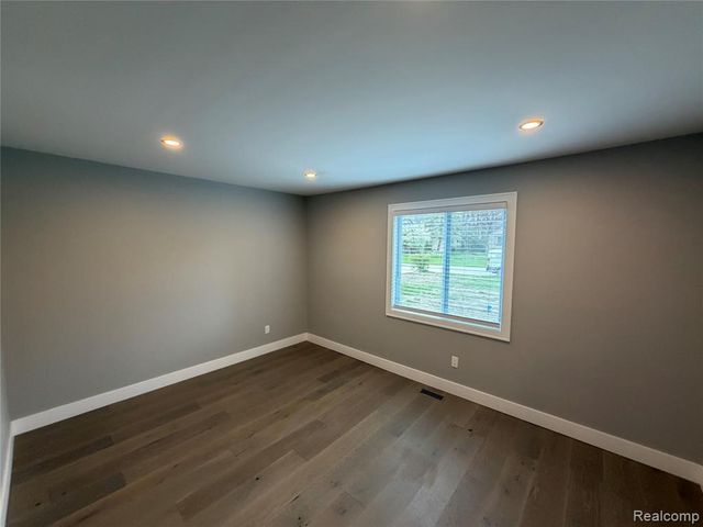 5140 Woodrun Court, West Bloomfield, MI 48323