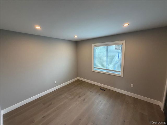 5140 Woodrun Court, West Bloomfield, MI 48323