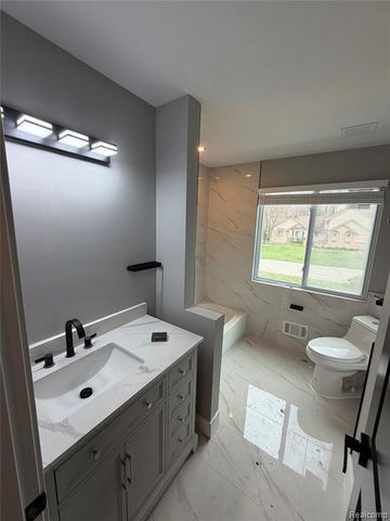 5140 Woodrun Court, West Bloomfield, MI 48323