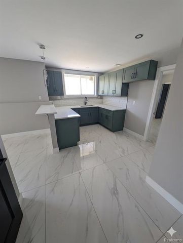 5140 Woodrun Court, West Bloomfield, MI 48323
