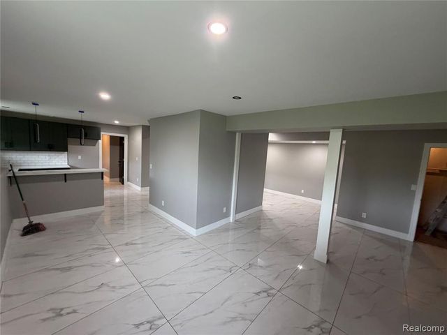 5140 Woodrun Court, West Bloomfield, MI 48323
