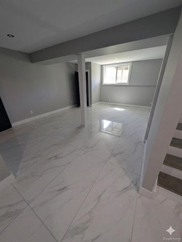 5140 Woodrun Court, West Bloomfield, MI 48323