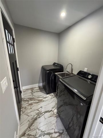 5140 Woodrun Court, West Bloomfield, MI 48323