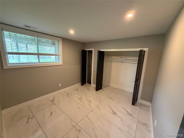 5140 Woodrun Court, West Bloomfield, MI 48323