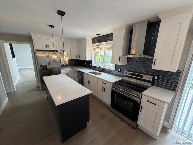 5140 Woodrun Court, West Bloomfield, MI 48323