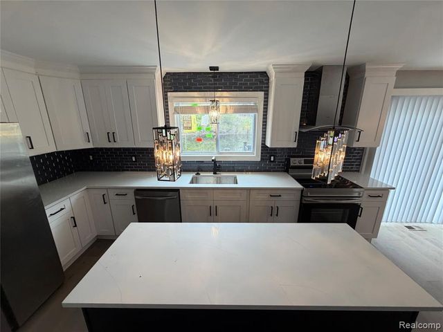 5140 Woodrun Court, West Bloomfield, MI 48323