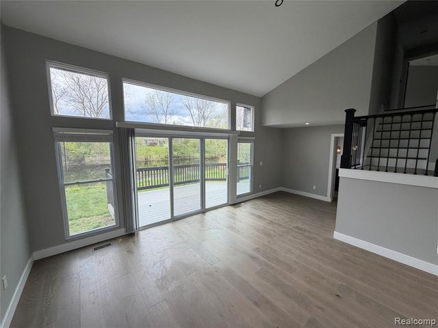 5140 Woodrun Court, West Bloomfield, MI 48323