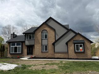 5140 Woodrun Court, West Bloomfield, MI 48323