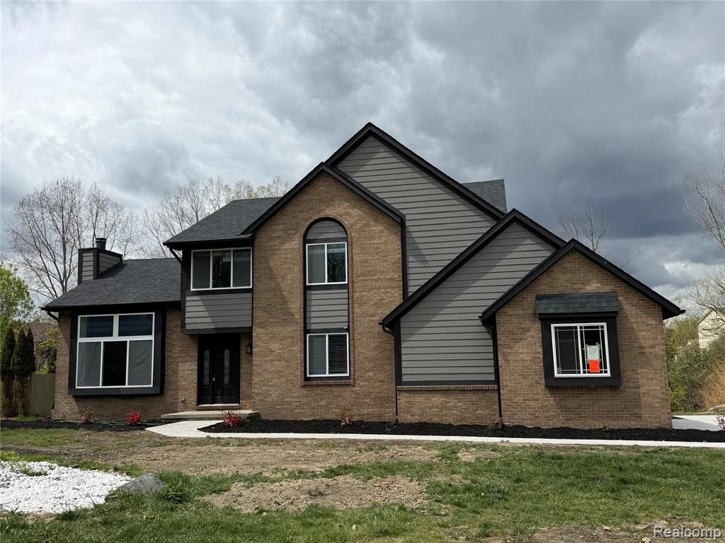 5140 Woodrun Court, West Bloomfield, MI 48323