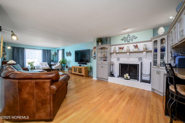 10 Sandybrook Road, Manalapan, NJ 07726