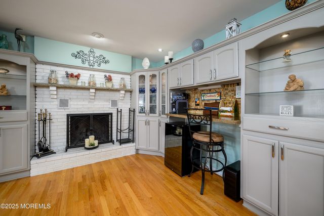 10 Sandybrook Road, Manalapan, NJ 07726