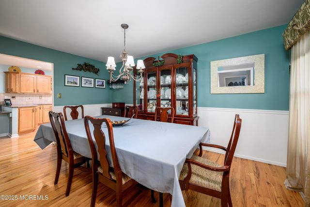 10 Sandybrook Road, Manalapan, NJ 07726