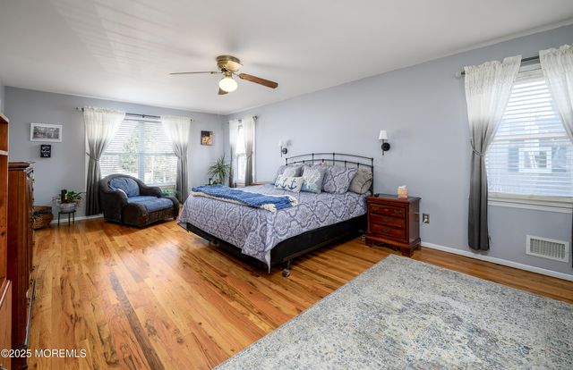 10 Sandybrook Road, Manalapan, NJ 07726