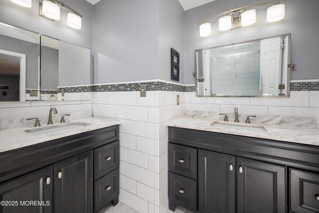 10 Sandybrook Road, Manalapan, NJ 07726