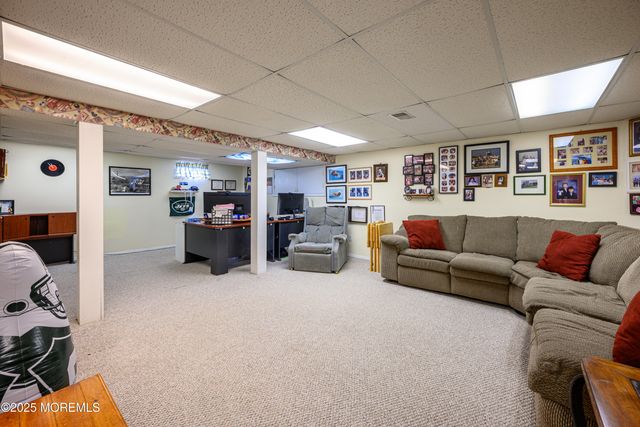 10 Sandybrook Road, Manalapan, NJ 07726