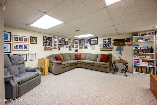 10 Sandybrook Road, Manalapan, NJ 07726