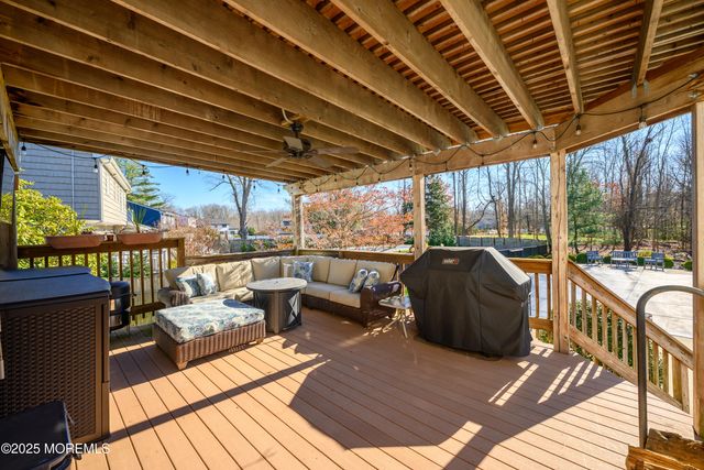 10 Sandybrook Road, Manalapan, NJ 07726