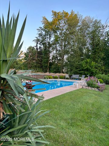 10 Sandybrook Road, Manalapan, NJ 07726