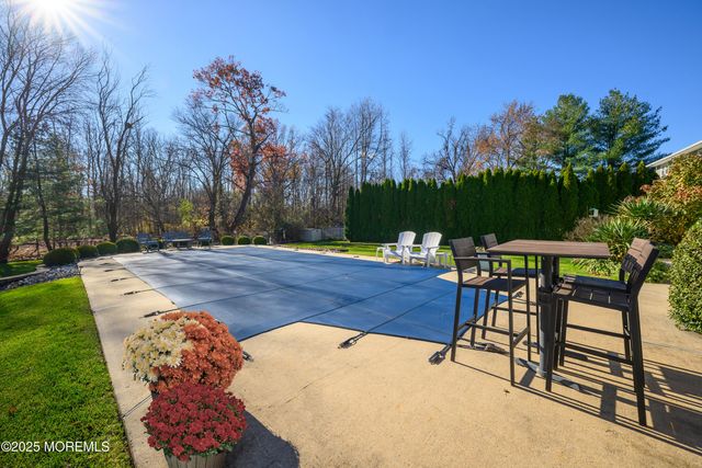 10 Sandybrook Road, Manalapan, NJ 07726