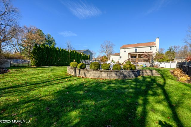 10 Sandybrook Road, Manalapan, NJ 07726