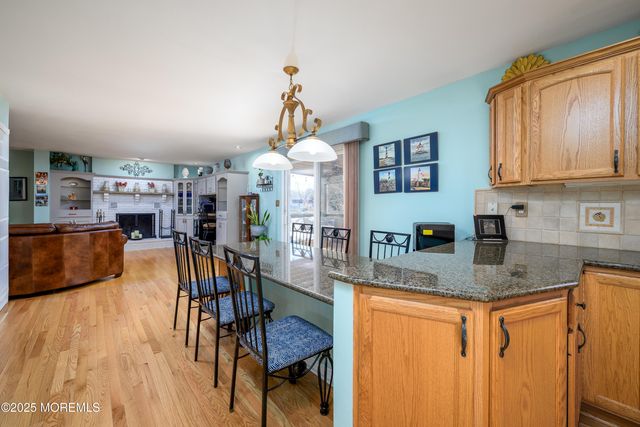 10 Sandybrook Road, Manalapan, NJ 07726