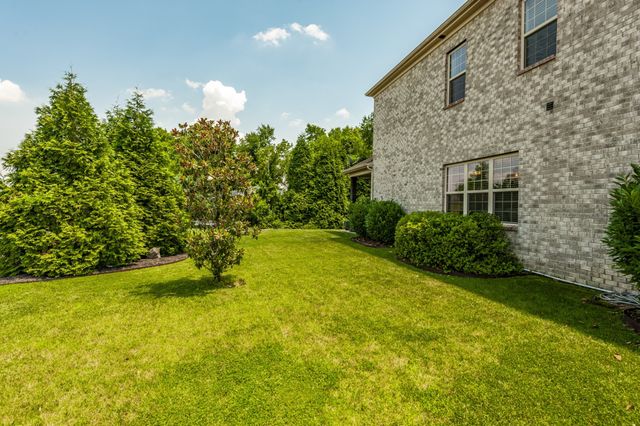 1328 Reynard Dr, Gallatin, TN 37066