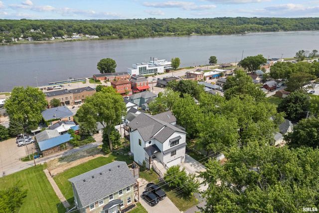 223 N 2ND Street, Le Claire, IA 52753